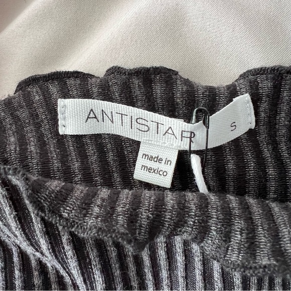 Black/Grey Cropped Ribbed Mock Neck Tee - Picture 5 of 5